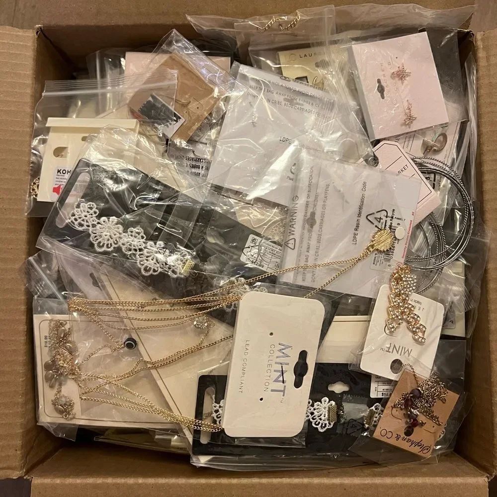 Wholesale Reseller Lot Of 25 Pieces Of Brand New Jewelry All NWT